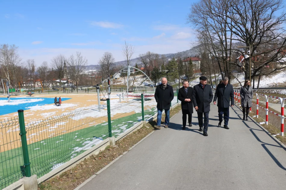 Zrewitalizowany Park Miejski wizytował marszałek Małopolski Witold Kozłowski - zdjęcie 4