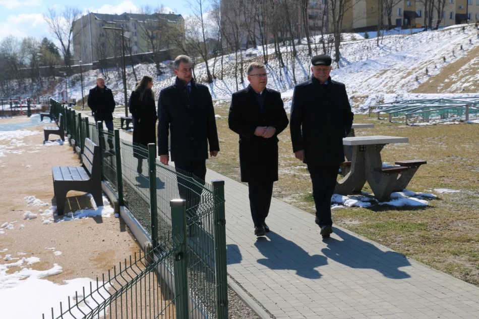 Zrewitalizowany Park Miejski wizytował marszałek Małopolski Witold Kozłowski - zdjęcie 7