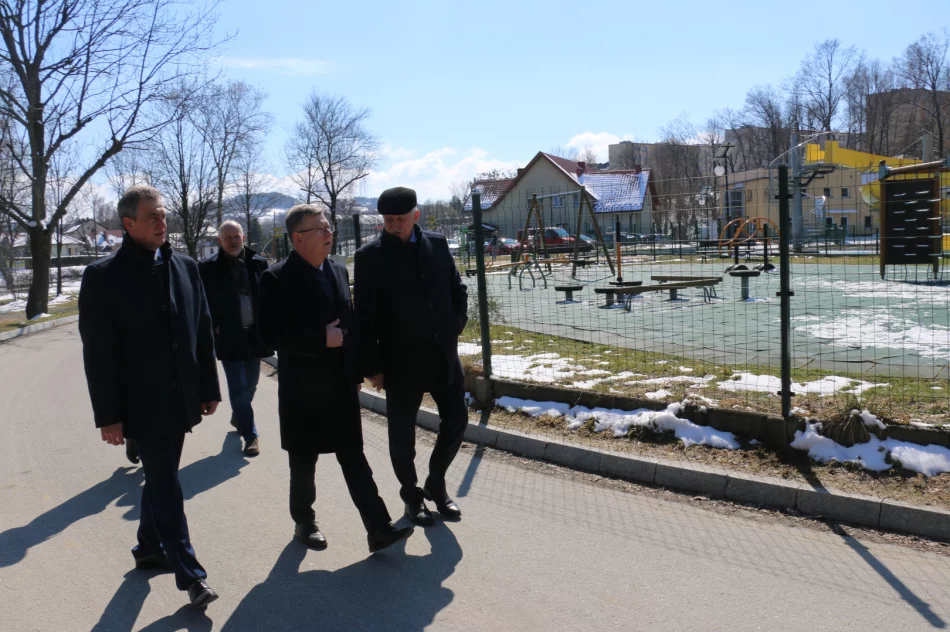 Zrewitalizowany Park Miejski wizytował marszałek Małopolski Witold Kozłowski - zdjęcie 10