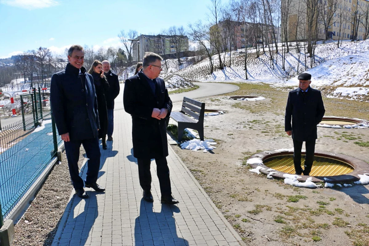 Marszałek oglądał inwestycje na Limanowszczyźnie