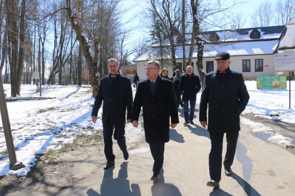 Marszałek oglądał inwestycje na Limanowszczyźnie - zdjęcie 4