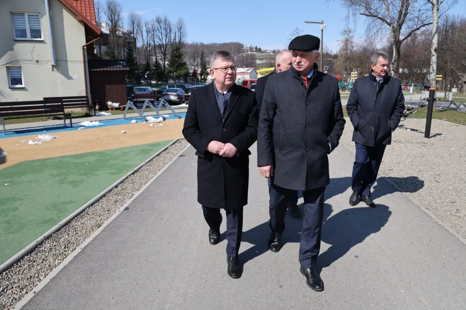 Marszałek oglądał inwestycje na Limanowszczyźnie - zdjęcie 9