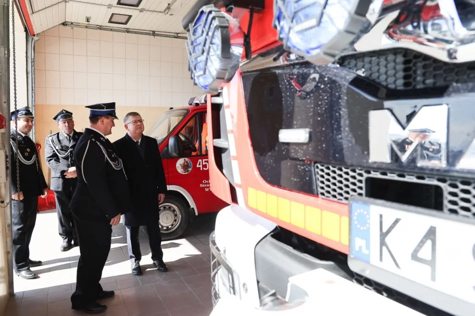 Marszałek oglądał inwestycje na Limanowszczyźnie - zdjęcie 10