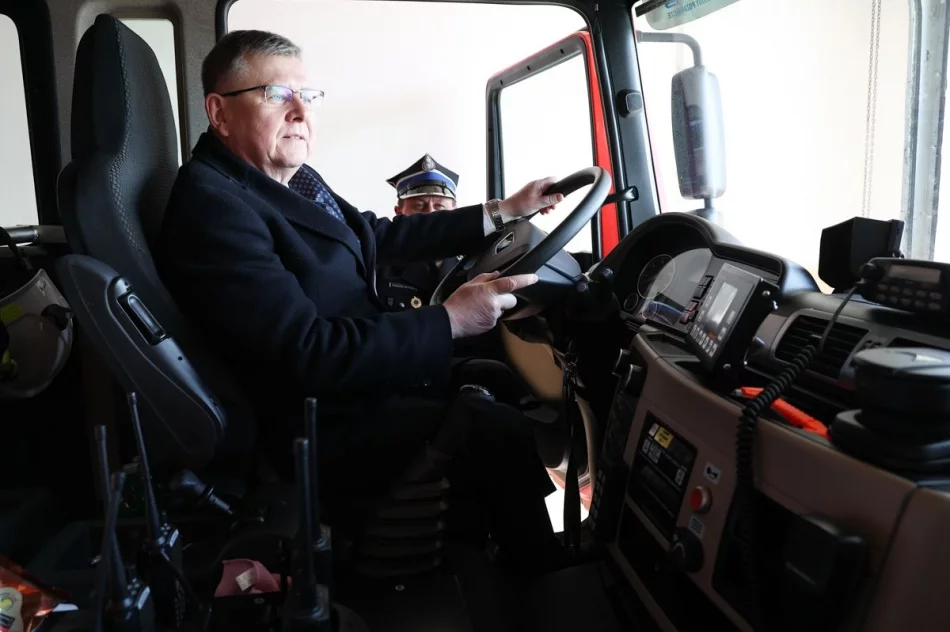 Marszałek oglądał inwestycje na Limanowszczyźnie - zdjęcie 12