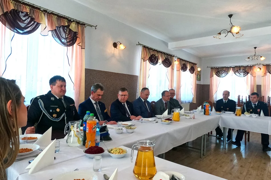 Marszałek Województwa Małopolskiego z wizytą w OSP Wysokie - zdjęcie 2
