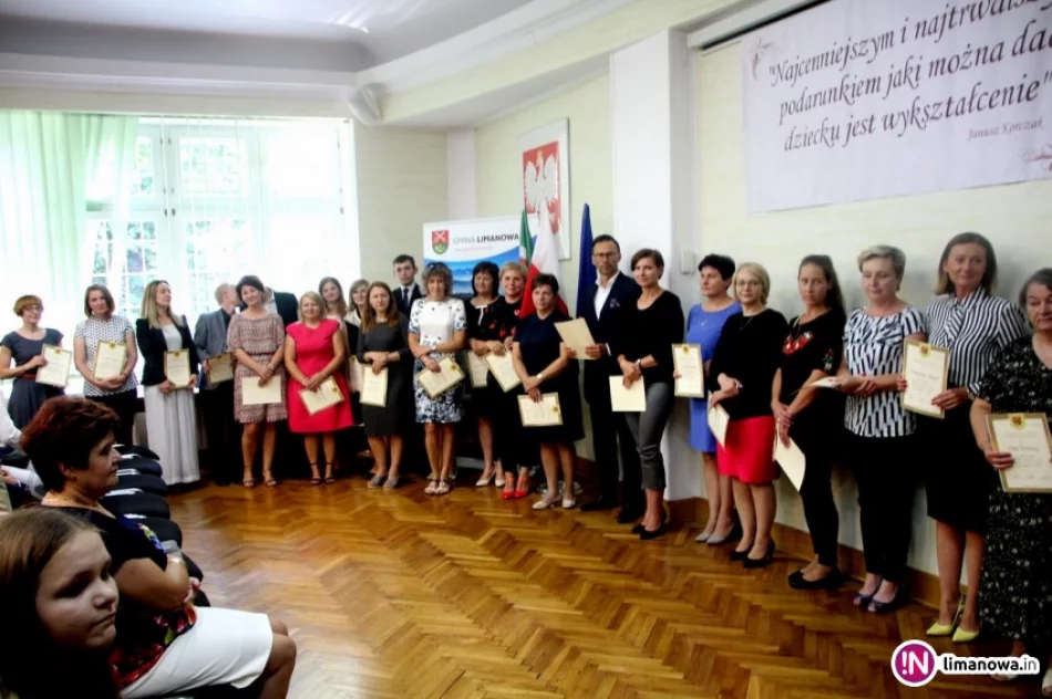 Podsumowanie roku szkolnego 2017/2018 i wręczenie nagród uczniom i nauczycielom - zdjęcie 4