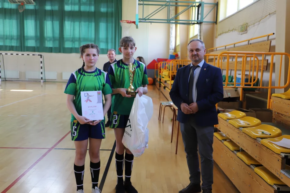 Rupniów i Stara Wieś Mistrzami Gminy Limanowa w Piłce Ręcznej Dzieci - zdjęcie 14