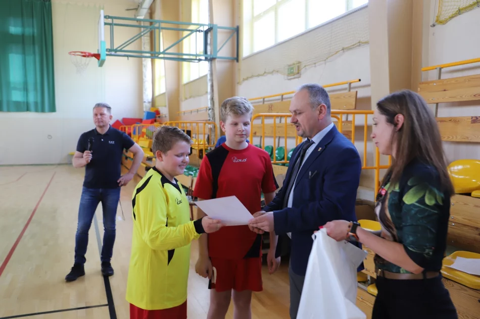 Rupniów i Stara Wieś Mistrzami Gminy Limanowa w Piłce Ręcznej Dzieci - zdjęcie 15