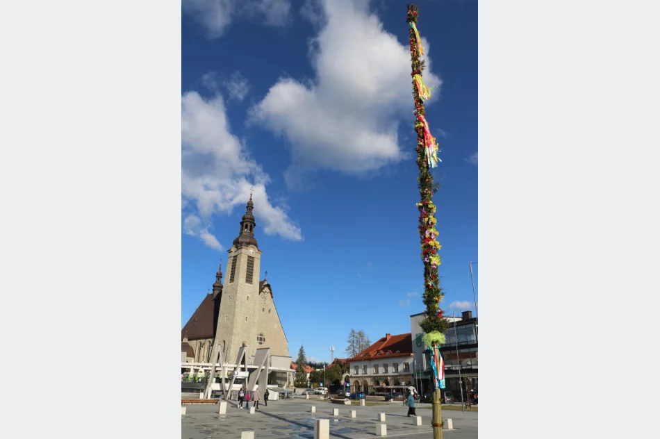 Na rynku miasta stanęła Wielkanocna Palma - zdjęcie 2