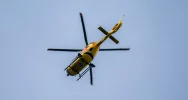 Lądowanie śmigłowca na drodze, mężczyzna zabrany do szpitala - zdjęcie 3