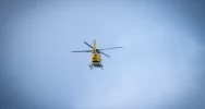 Lądowanie śmigłowca na drodze, mężczyzna zabrany do szpitala - zdjęcie 4