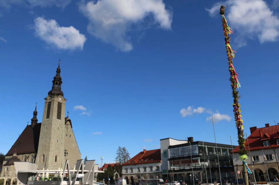 Wielkanocny symbol zdobi rynek - zdjęcie 2