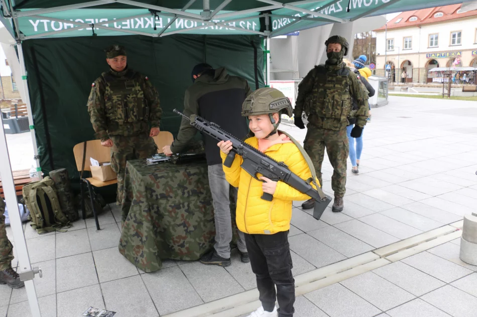 Wojsko promowało się na limanowskim rynku - zdjęcie 11