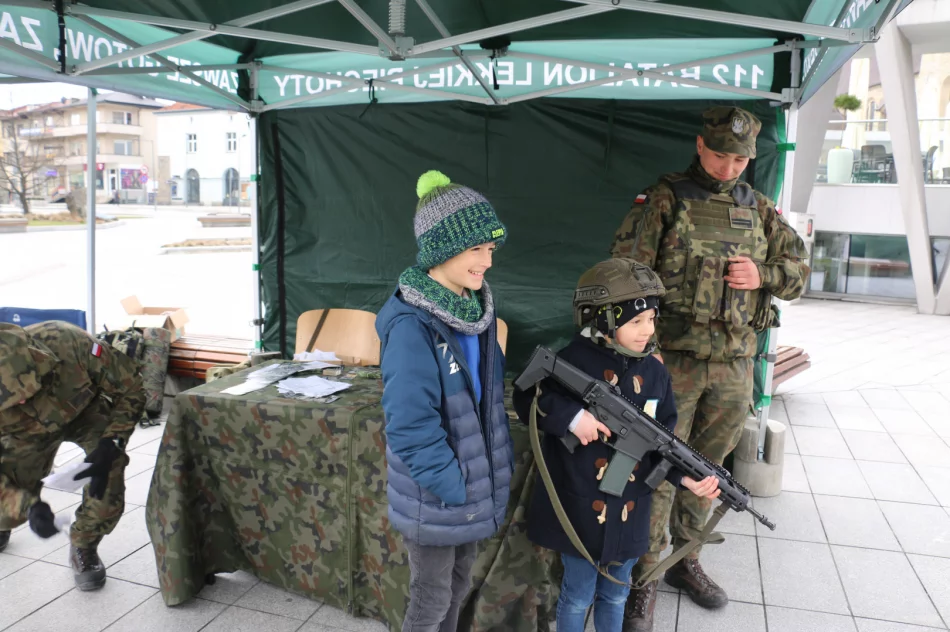 Wojsko promowało się na limanowskim rynku - zdjęcie 16