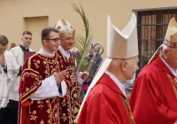 Biskup: ciężar wojny sprawia, że trudniej myśleć o radości świąt - zdjęcie główne