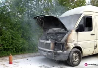 Pożar w samochodzie dostawczym - zdjęcie główne