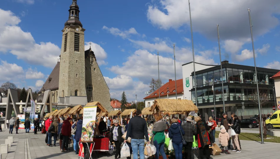 Na limanowskim rynku odbył się Powiatowy Kiermasz Wielkanocny - zdjęcie 1