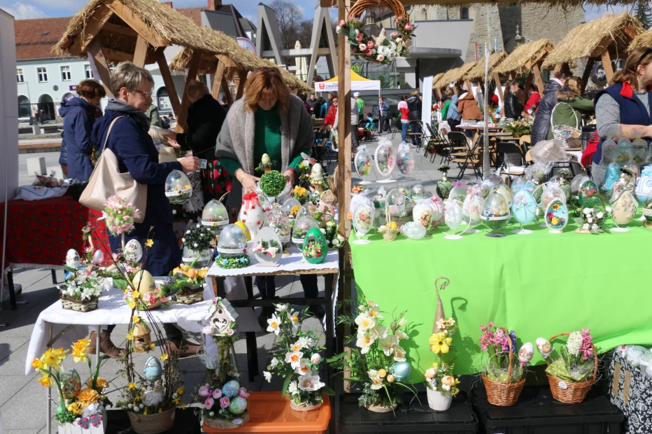 Na limanowskim rynku odbył się Powiatowy Kiermasz Wielkanocny - zdjęcie 12