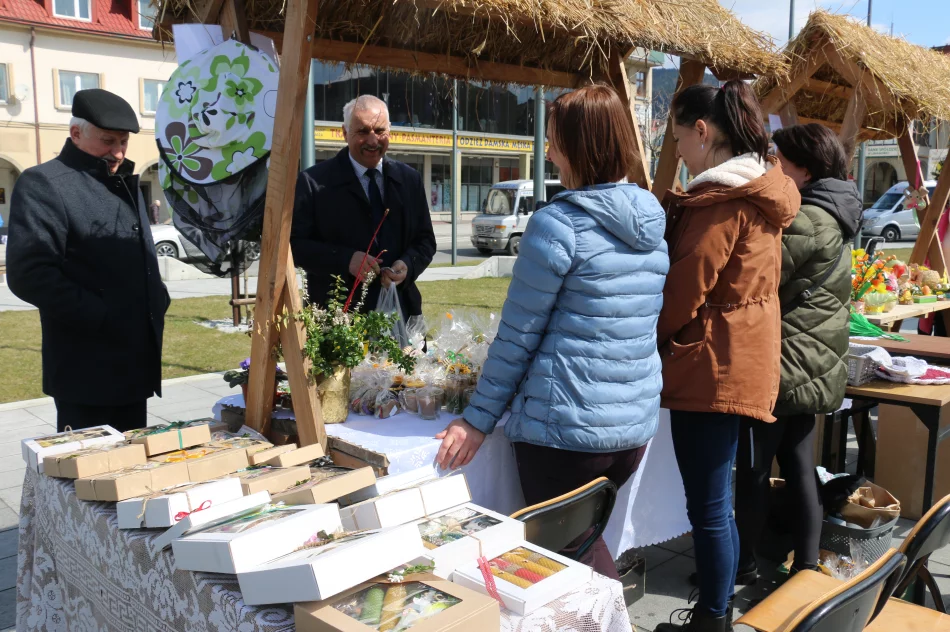 Na limanowskim rynku odbył się Powiatowy Kiermasz Wielkanocny - zdjęcie 17