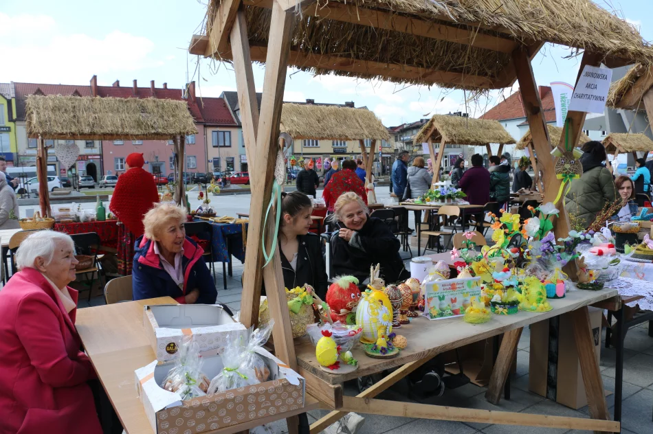 Na limanowskim rynku odbył się Powiatowy Kiermasz Wielkanocny - zdjęcie 18