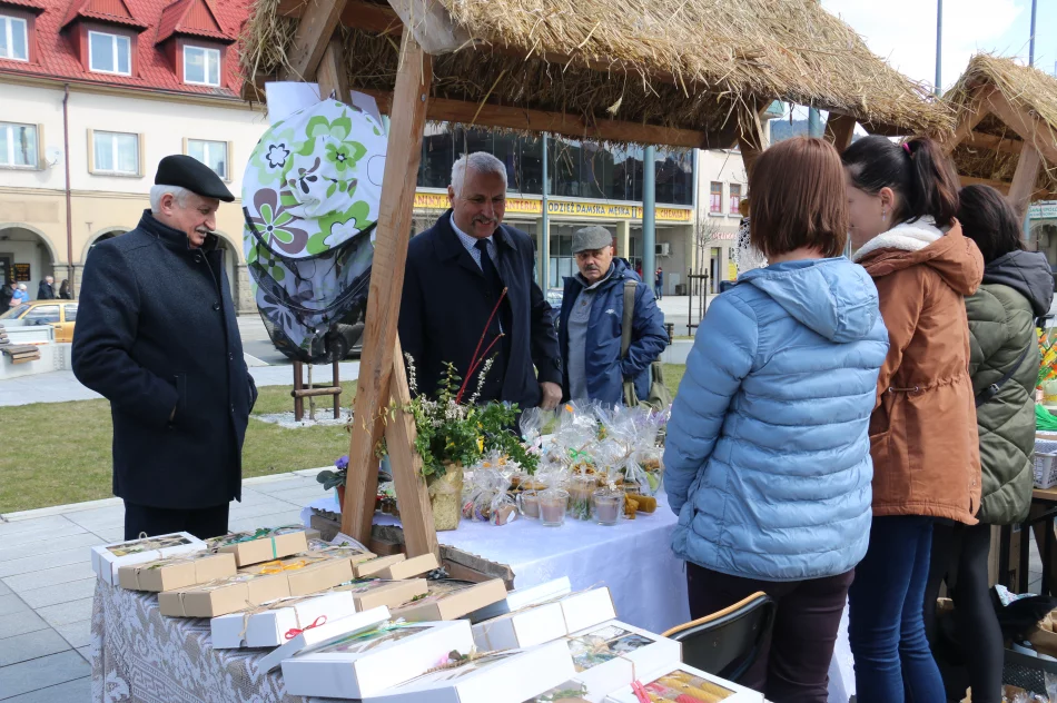 Na limanowskim rynku odbył się Powiatowy Kiermasz Wielkanocny - zdjęcie 20