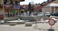 Parkowanie przy pomniku zakazane... tymczasowo - zdjęcie 2
