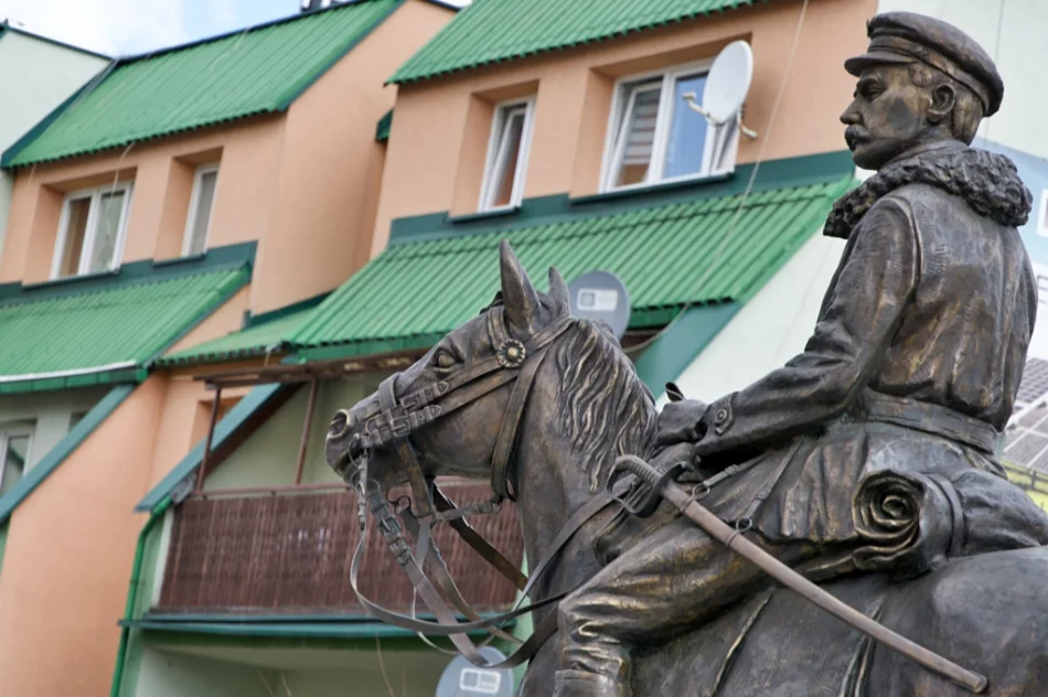 Parkowanie przy pomniku zakazane... tymczasowo - zdjęcie 6