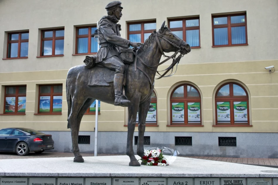 Parkowanie przy pomniku zakazane... tymczasowo - zdjęcie 7