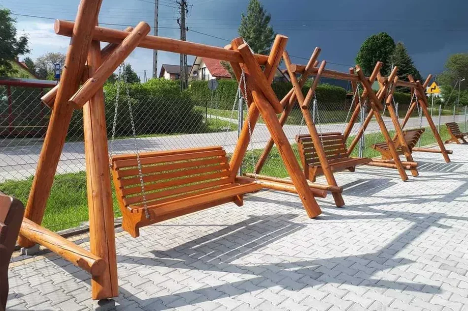 Huśtawka drewniana - zdjęcie 1