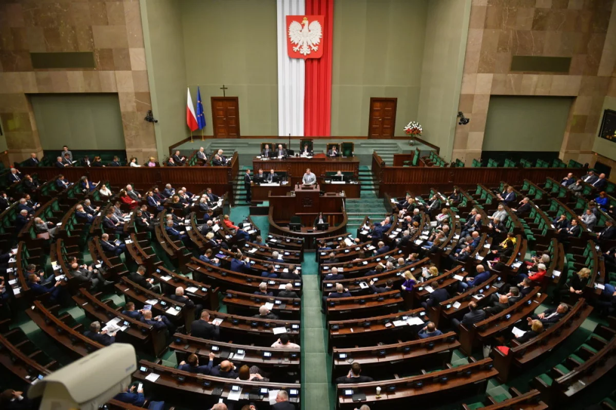 Sejm odrzucił część poprawek Senatu do ustawy sankcyjnej, w tym o zakazie importu LPG z Rosji