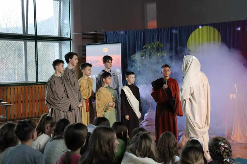 Widowiskowe misterium przygotowane przez młodzież - zdjęcie 3