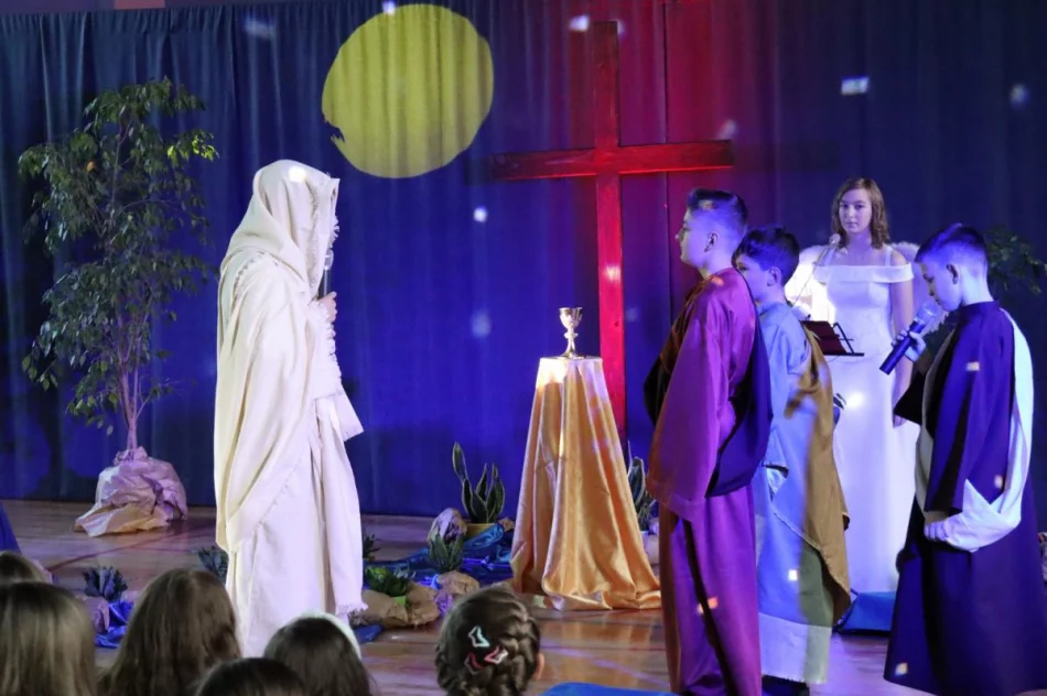 Widowiskowe misterium przygotowane przez młodzież - zdjęcie 4