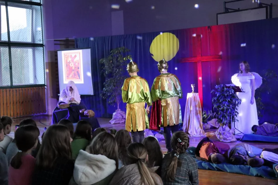 Widowiskowe misterium przygotowane przez młodzież - zdjęcie 5