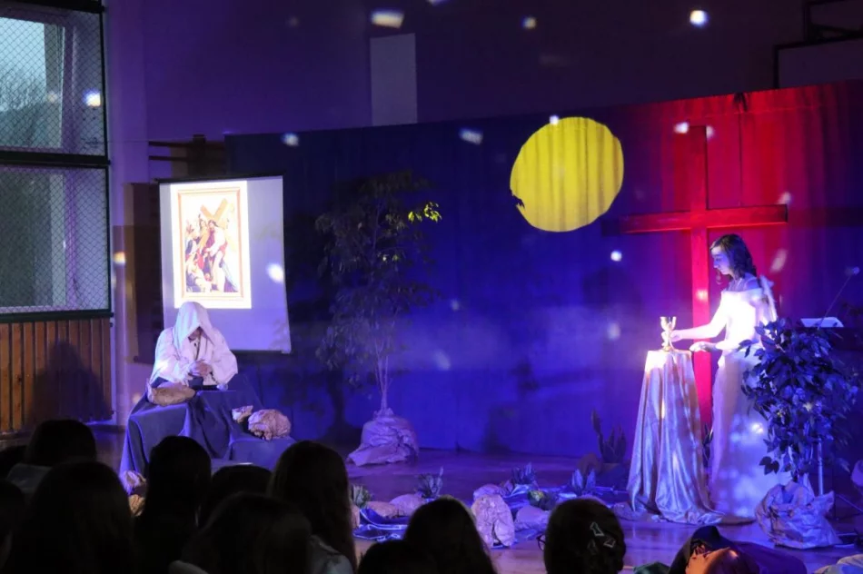 Widowiskowe misterium przygotowane przez młodzież - zdjęcie 8