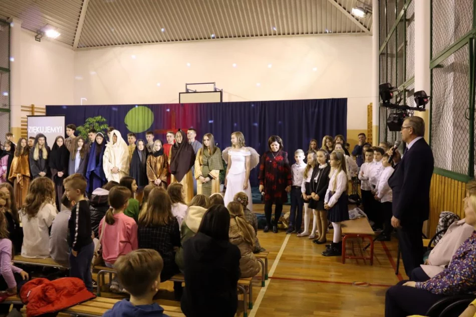 Widowiskowe misterium przygotowane przez młodzież - zdjęcie 14