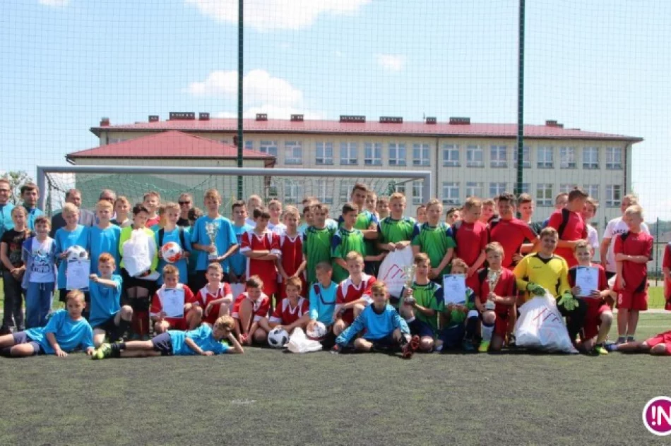 Chłopcy z Mordarki Mistrzami Gminy w 'szóstkach' piłkarskich - zdjęcie 2