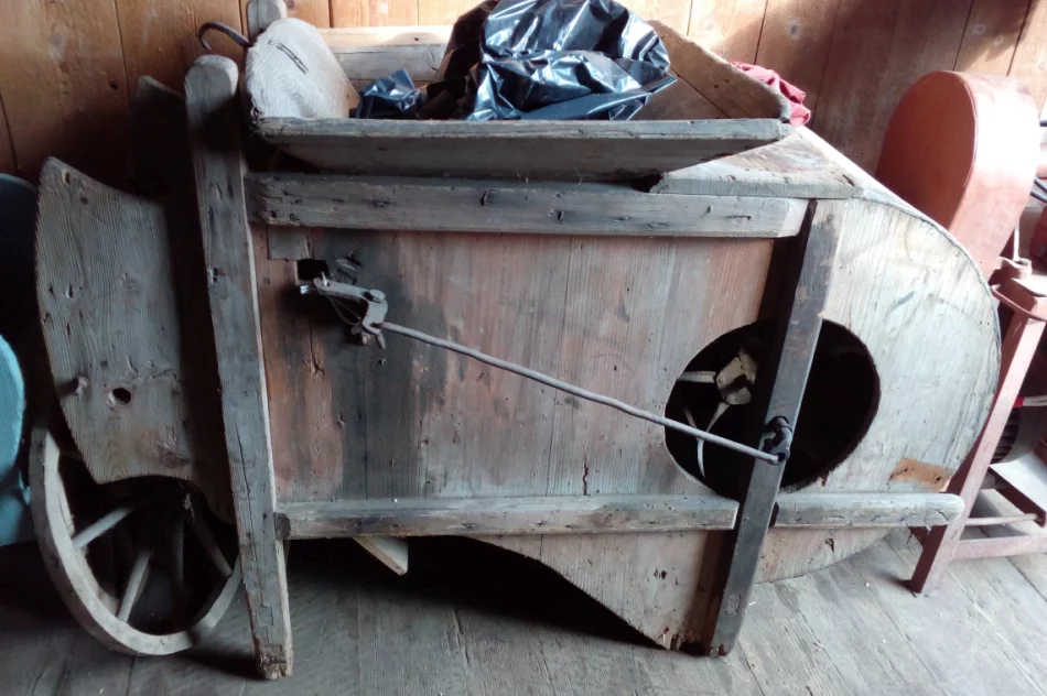 młynek zabytkowy - zdjęcie 2