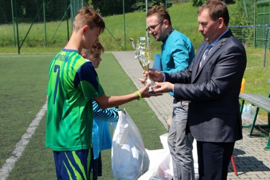 Chłopcy z Mordarki Mistrzami Gminy w 'szóstkach' piłkarskich - zdjęcie 3