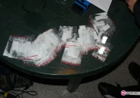 183 woreczki z szuszem i białym proszkiem - zdjęcie główne