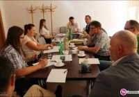 Sieć wodno-kanalizacyjna i instalacja fotowoltaiczna tematem narady - zdjęcie główne