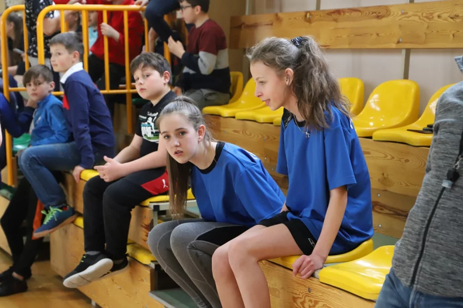 Dziewczyny z Mordarki Mistrzyniami Gminy Limanowa w Piłce Ręcznej Młodzieży - zdjęcie 4