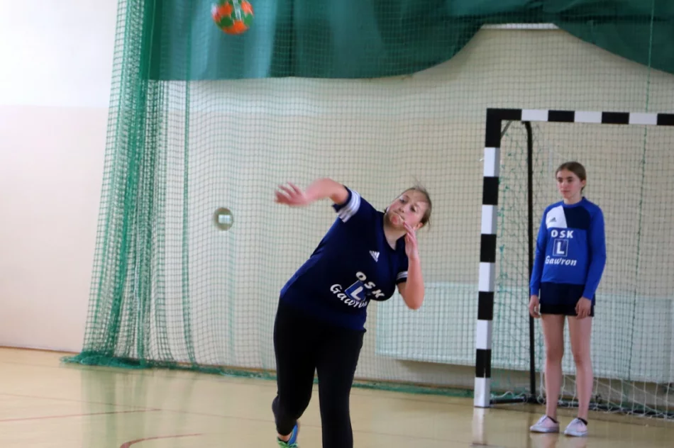 Dziewczyny z Mordarki Mistrzyniami Gminy Limanowa w Piłce Ręcznej Młodzieży - zdjęcie 6