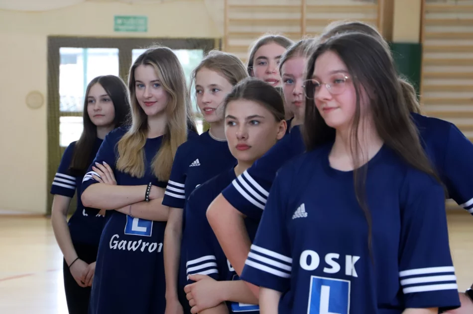 Dziewczyny z Mordarki Mistrzyniami Gminy Limanowa w Piłce Ręcznej Młodzieży - zdjęcie 12