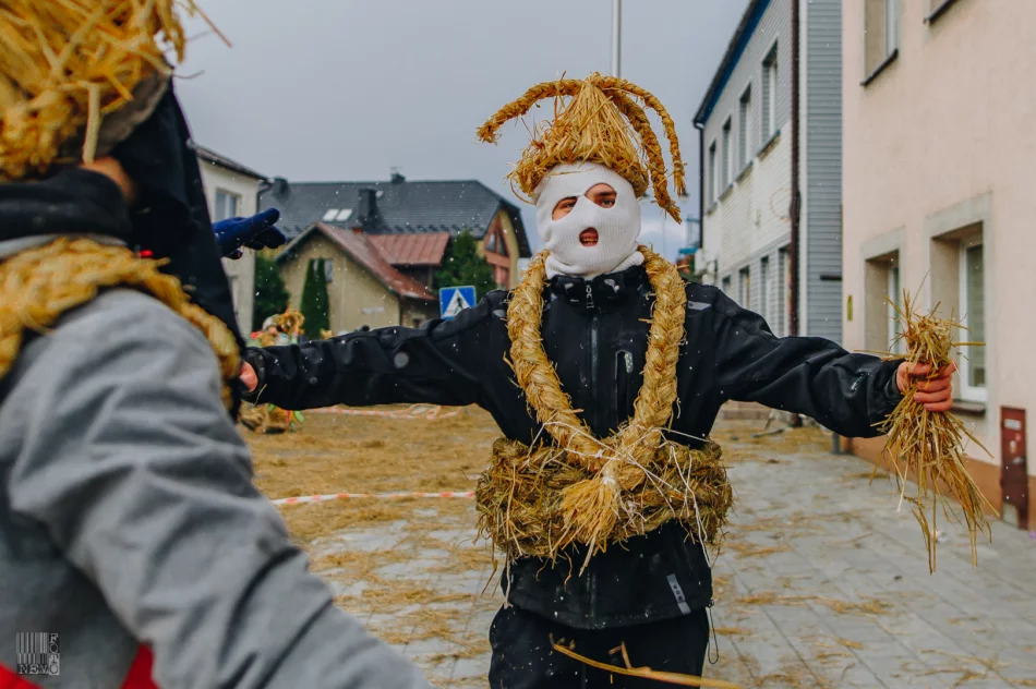 Dziady Śmiguśne w Dobrej 2022 - zdjęcie 4