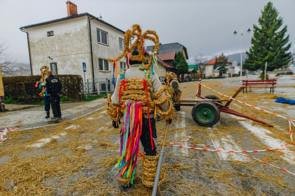 Dziady Śmiguśne w Dobrej 2022 - zdjęcie 6