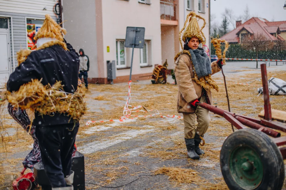 Dziady Śmiguśne w Dobrej 2022 - zdjęcie 10