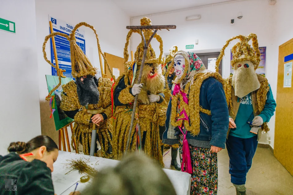 Dziady Śmiguśne w Dobrej 2022 - zdjęcie 13