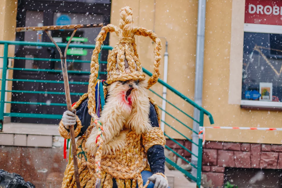 Dziady Śmiguśne w Dobrej 2022 - zdjęcie 17