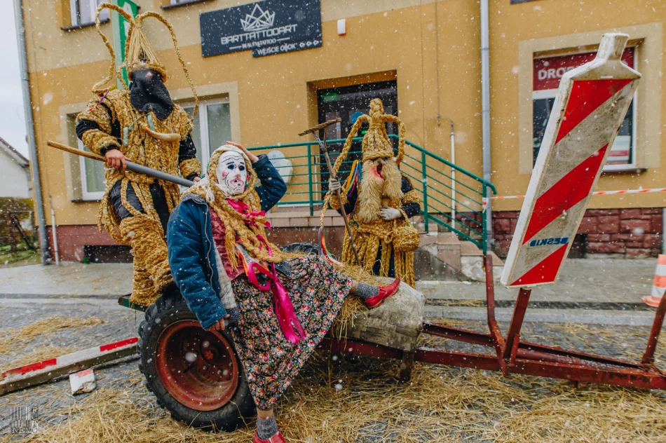 Dziady Śmiguśne w Dobrej 2022 - zdjęcie 18