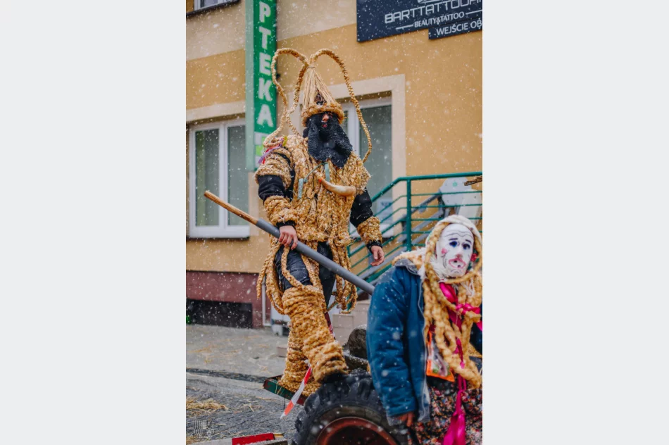 Dziady Śmiguśne w Dobrej 2022 - zdjęcie 20